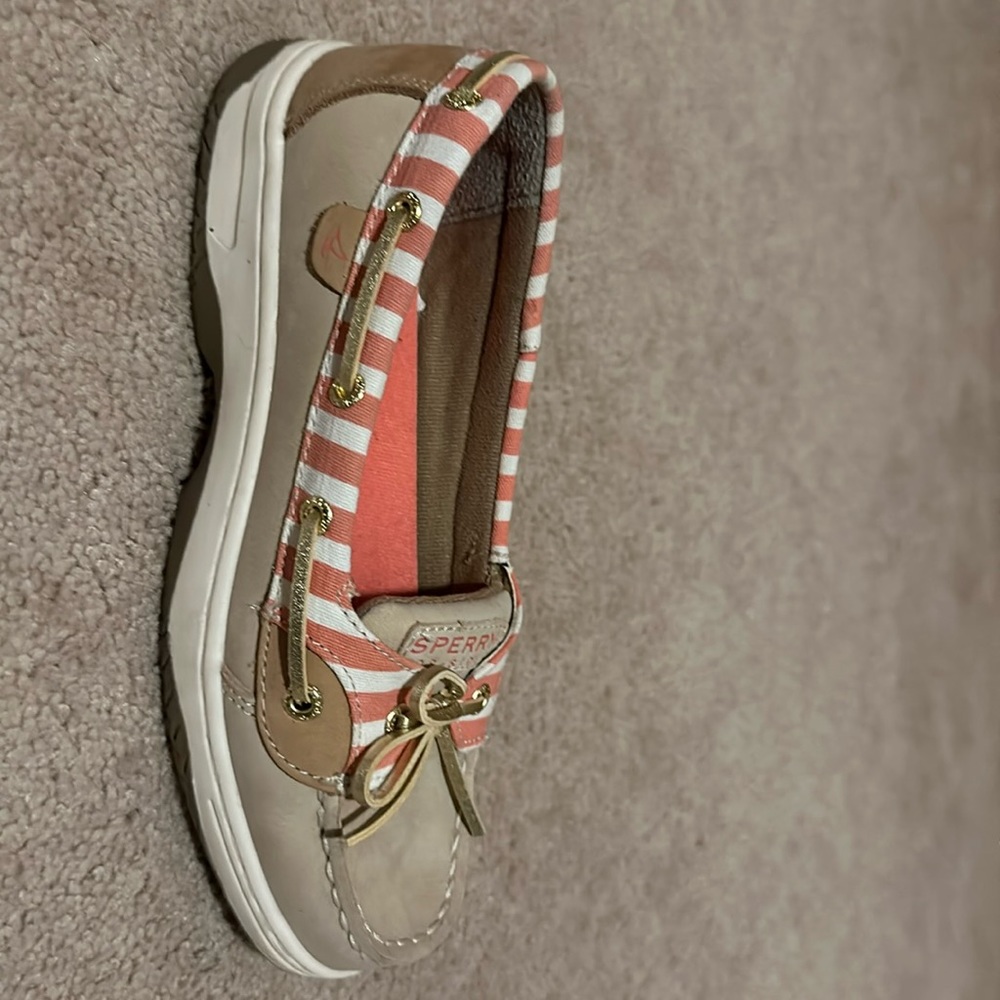 Like new angelfish Sperry's. Worn once!